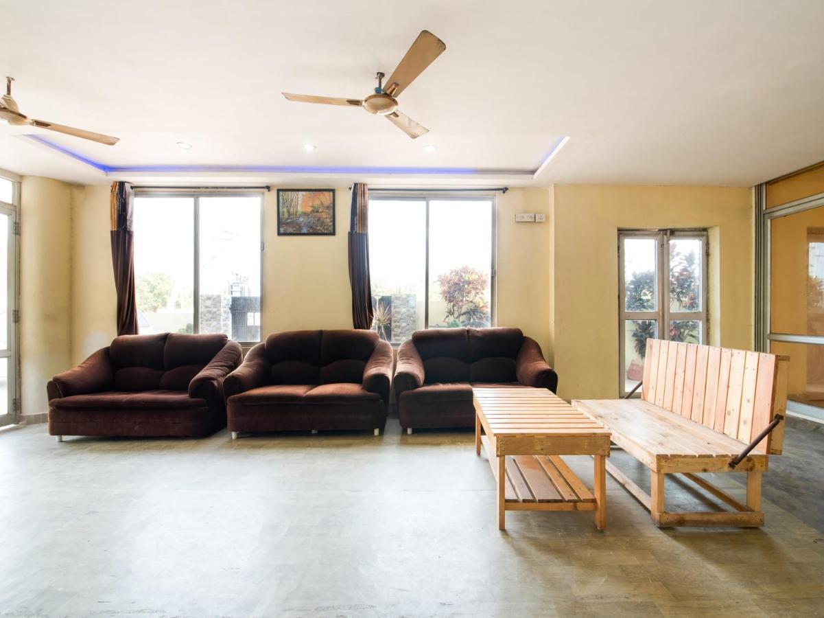Oyo 69511 Hotel Sea E Pearl Visakhapatnam Buitenkant foto