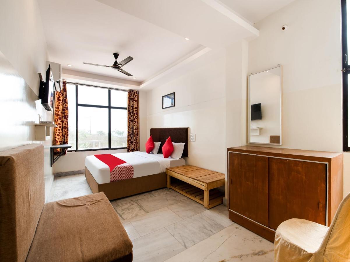 Oyo 69511 Hotel Sea E Pearl Visakhapatnam Buitenkant foto