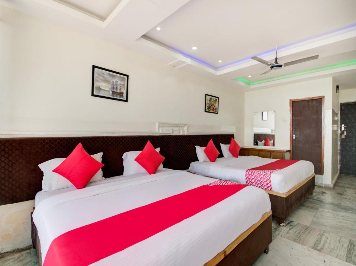 Oyo 69511 Hotel Sea E Pearl Visakhapatnam Buitenkant foto