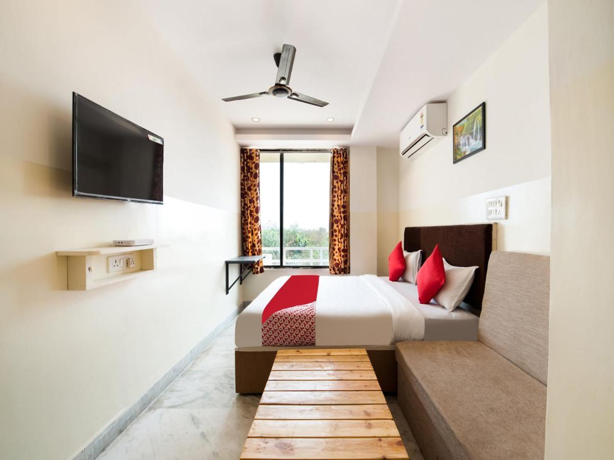 Oyo 69511 Hotel Sea E Pearl Visakhapatnam Buitenkant foto
