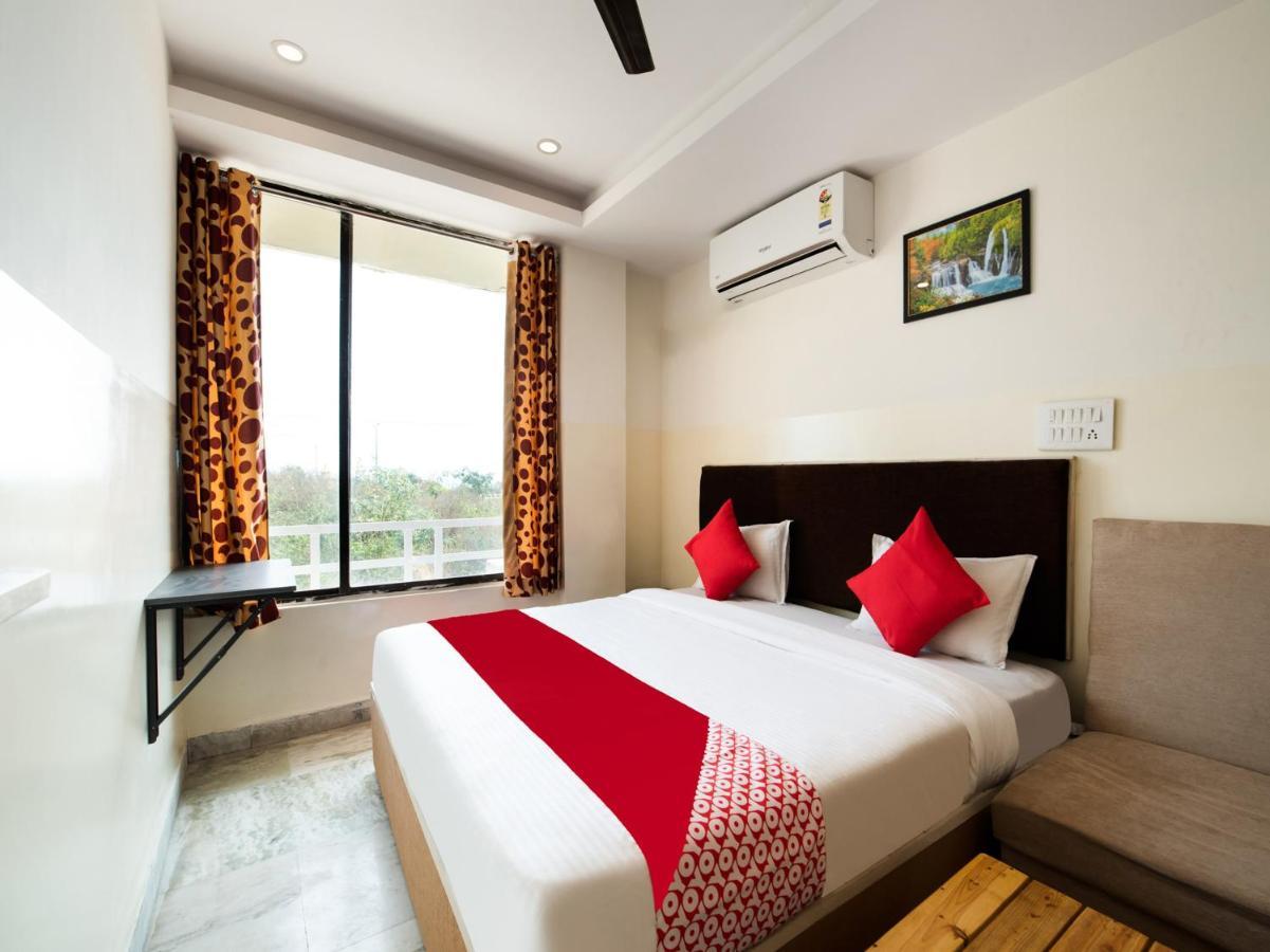 Oyo 69511 Hotel Sea E Pearl Visakhapatnam Buitenkant foto