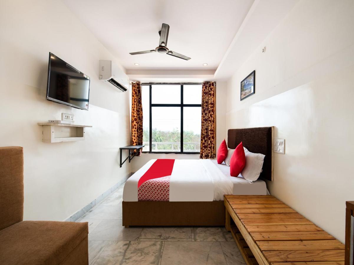 Oyo 69511 Hotel Sea E Pearl Visakhapatnam Buitenkant foto